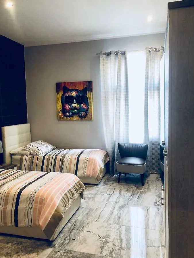 Prázdninový dům Holiday Townhouse In Sliema Centre Malta