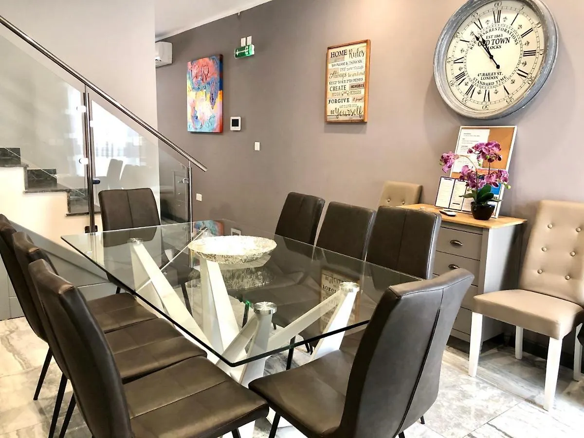 Holiday Townhouse In Sliema Centre Malta